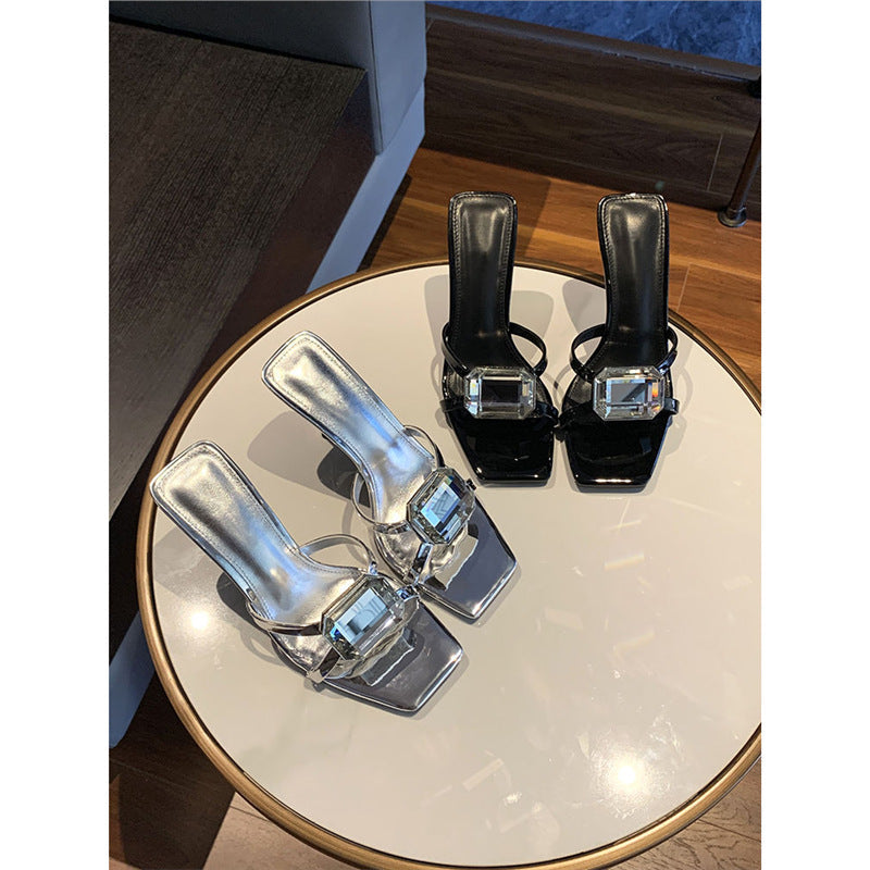 Mocassins élégants pour femmes avec détail en bijou scintillant R&B