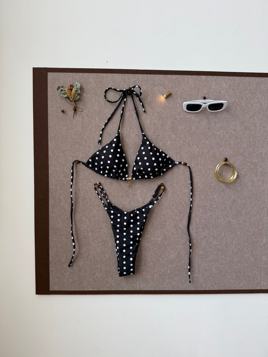 Bikini triangle pour femmes avec un design à pois ludique R&B