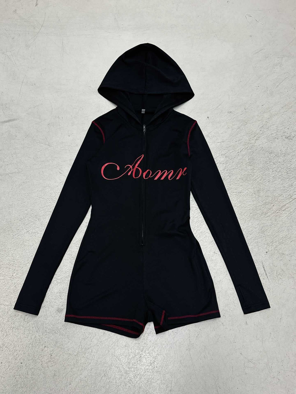 Rompers zippé ajusté pour femmes avec capuche, manches longues et shorts intégrés en stretch fonctionnel Echo Archiv