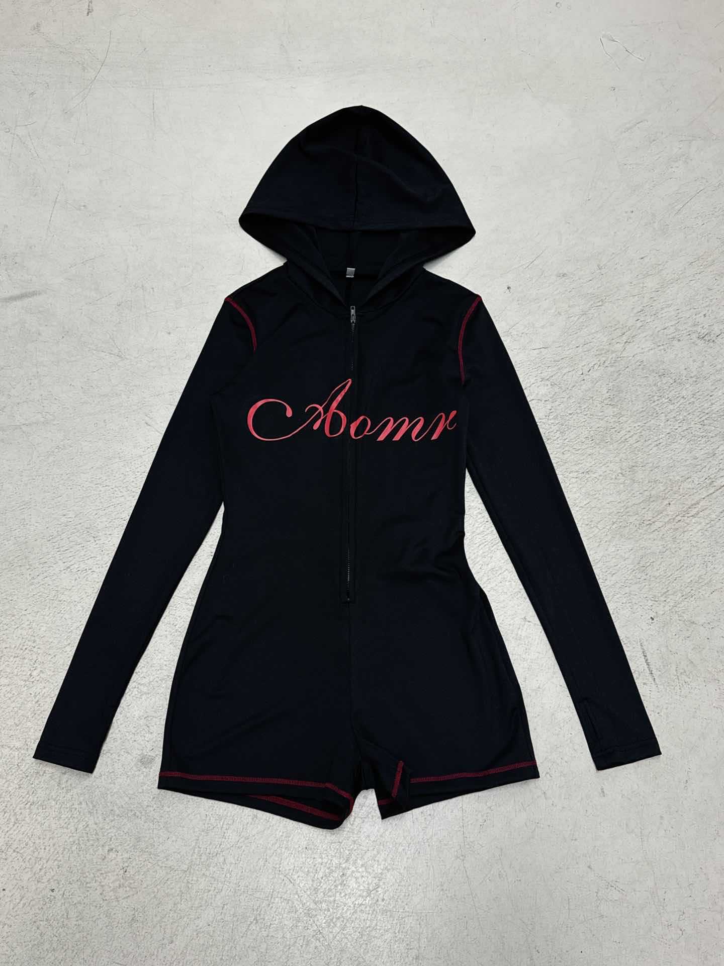 Rompers zippé ajusté pour femmes avec capuche, manches longues et shorts intégrés en stretch fonctionnel Echo Archiv