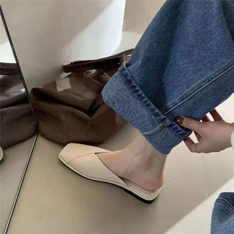 Sandales confortables pour femmes avec des lanières croisées modernes et une partie avant carrée R&B