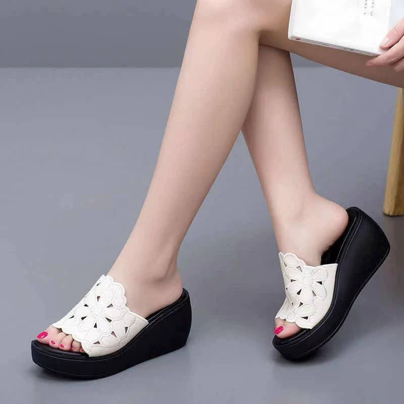 Pantoufles à talon compensé pour femmes avec design floral et semelle confortable R&B