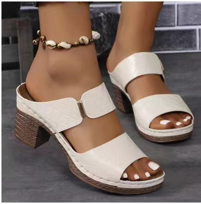 Sandales compensées pour femmes avec une structure de sangles confortable et un design à la mode R&B