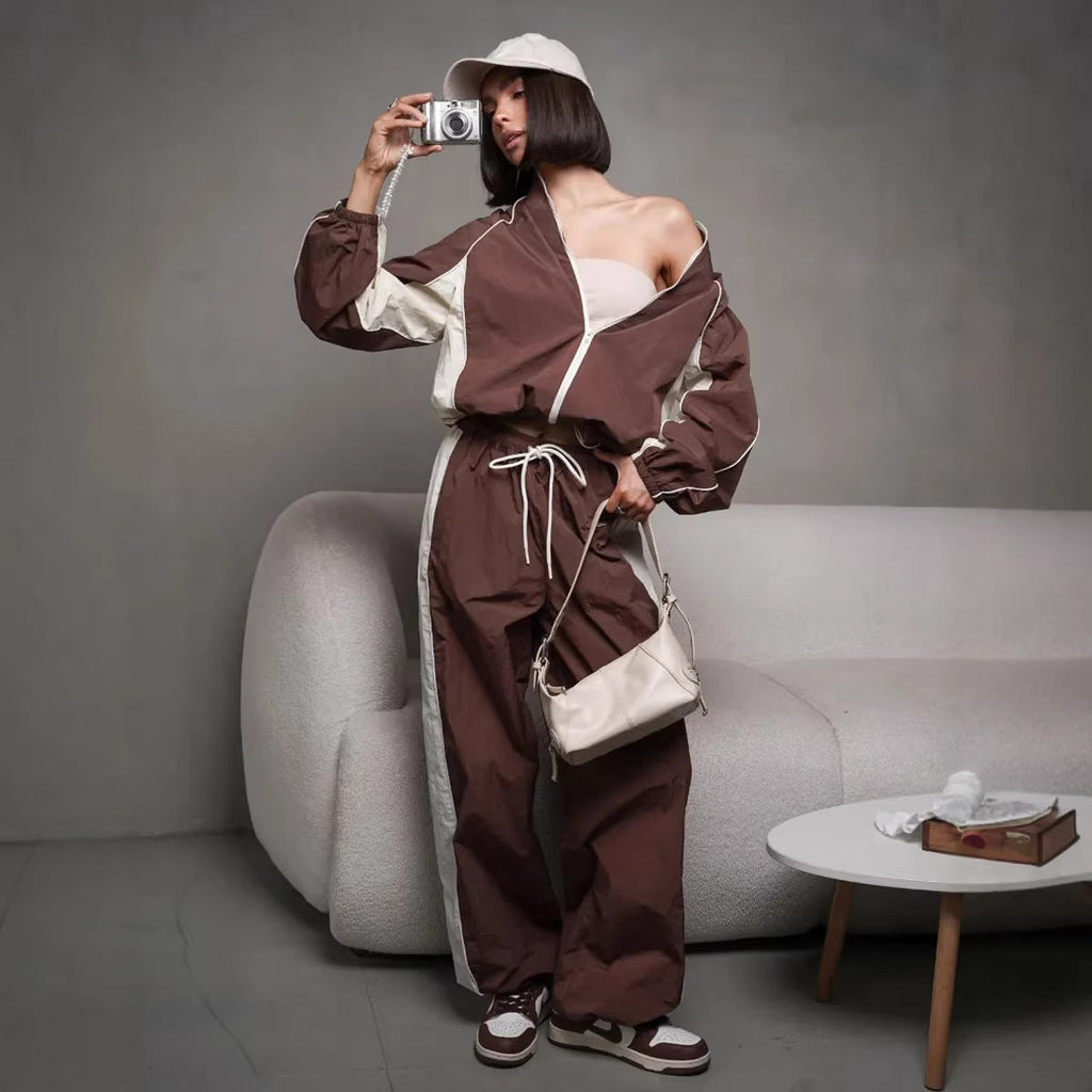 Ensemble de sport élégant pour femmes avec col montant, veste zippée et pantalon à large bande latérale Echo Archiv