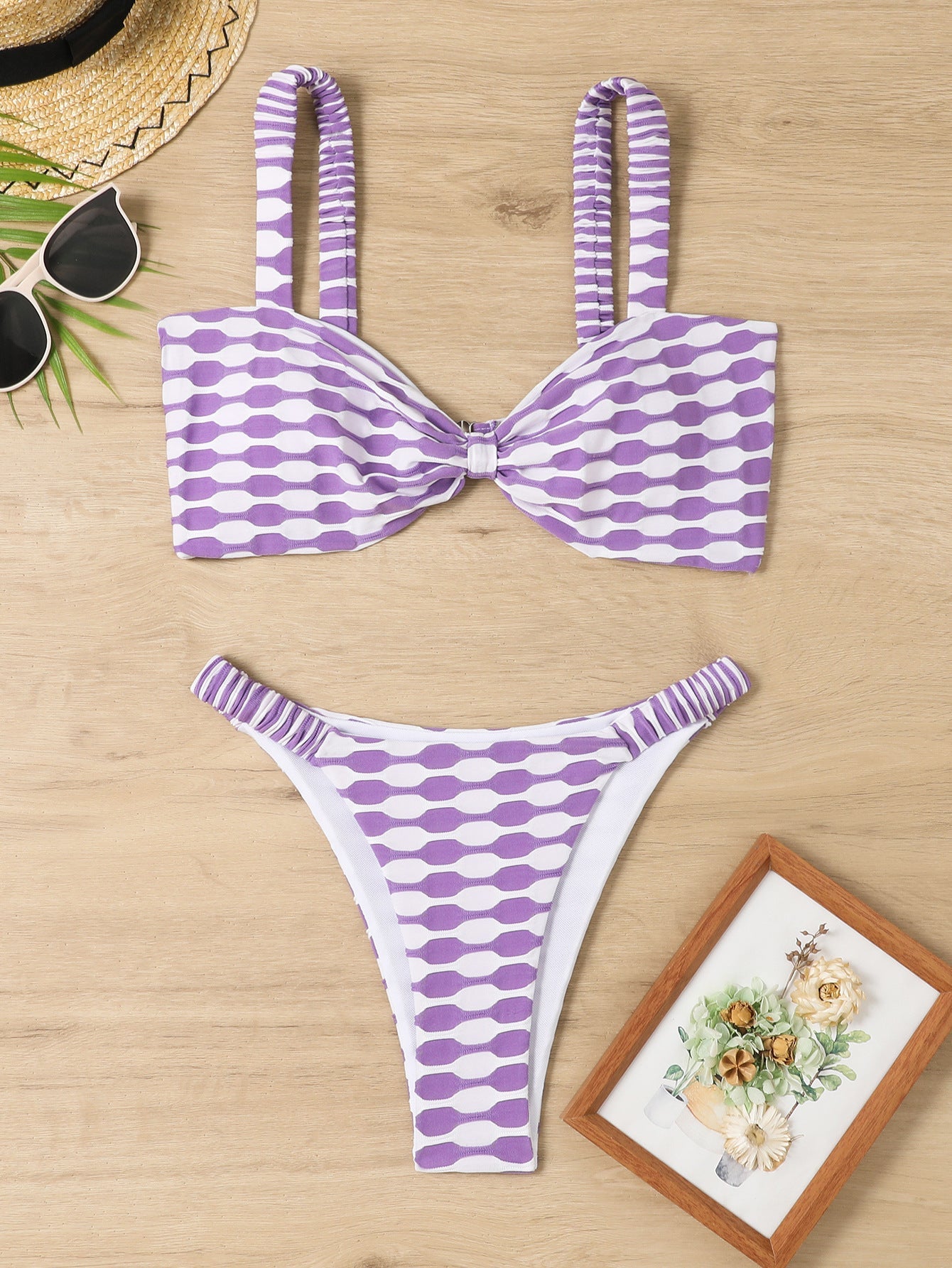 Haut de bikini pour femmes avec des volants tendance et des bretelles larges Echo Archiv