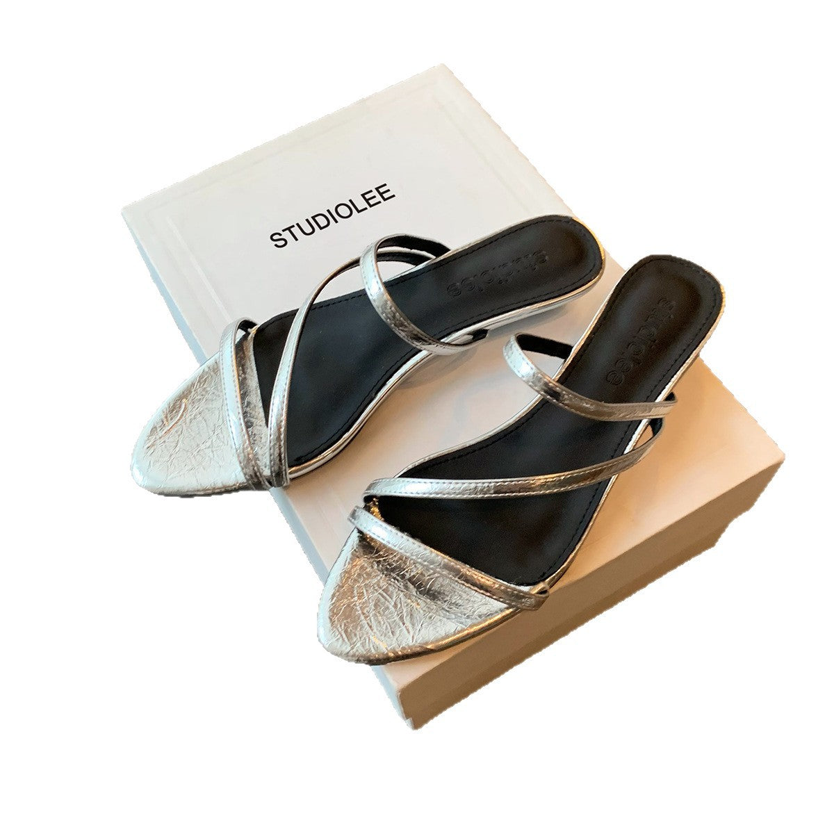 Sandales à brides glamour pour femmes avec une finition métallique élégante R&B