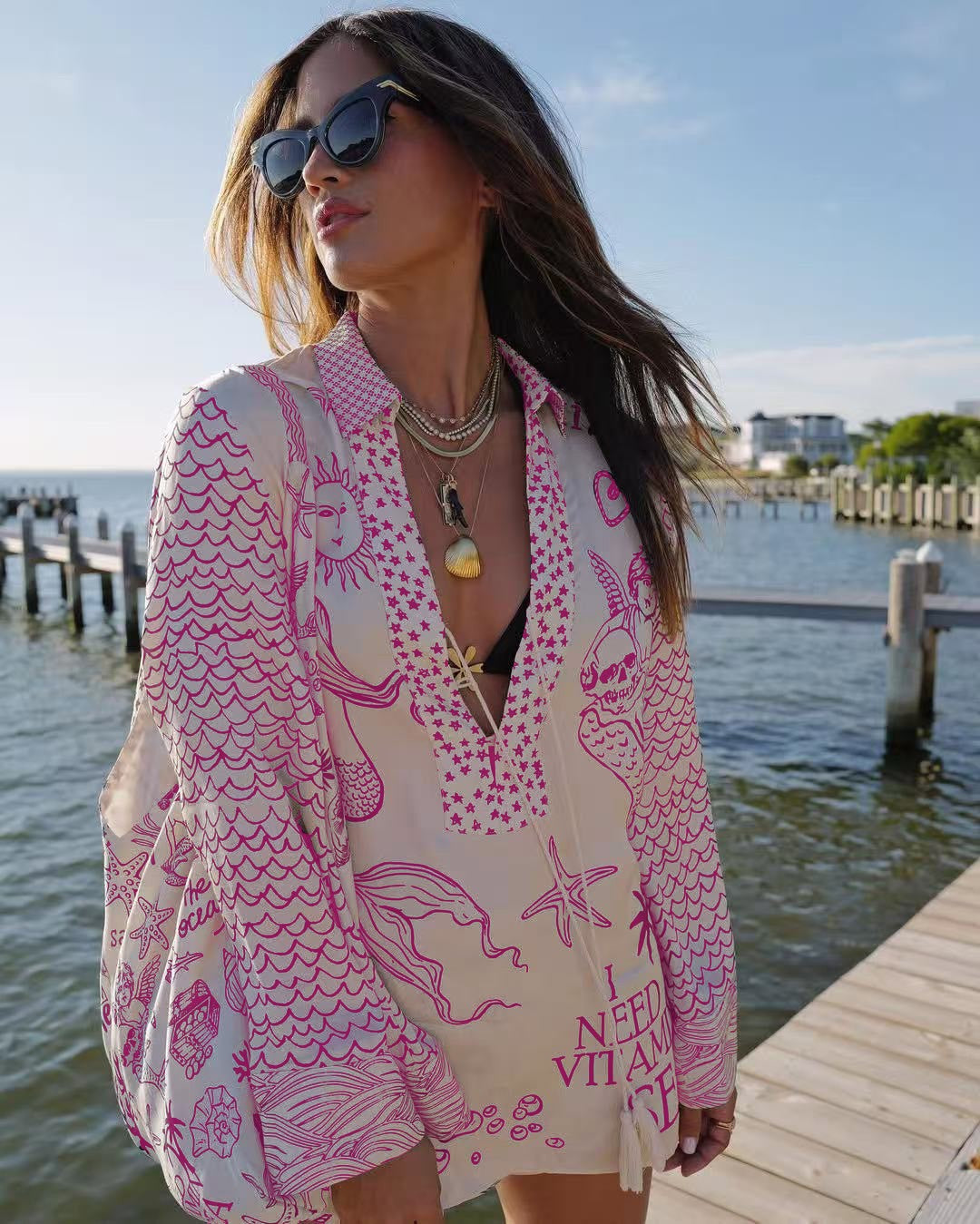 Robe de plage légère pour femmes en forme de tunique avec décolleté en V profond, fermeture à pompons et imprimé nautique R&B