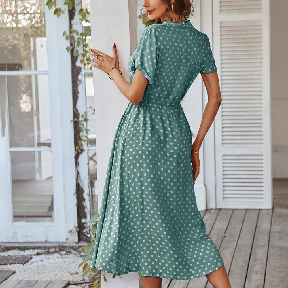 Robe midi pour dames avec des pois, des boutons et une ceinture à nouer