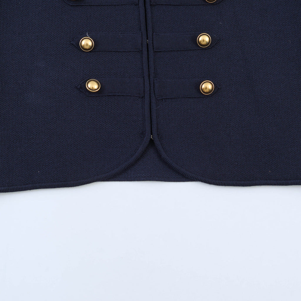 Veste courte pour femmes inspirée du militaire avec encolure ronde, silhouette cintrée et boutons décoratifs dorés Echo Archiv
