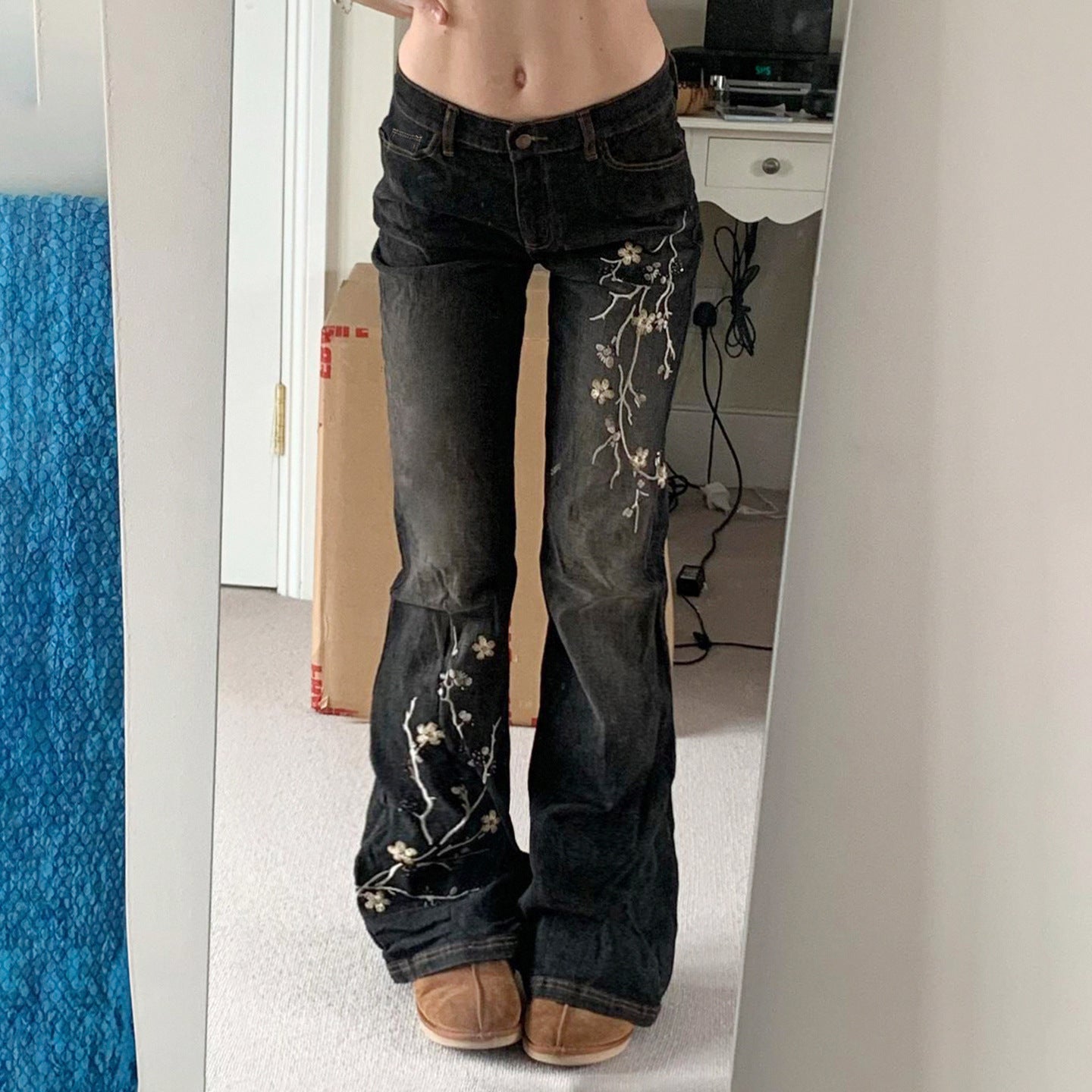 Jean femme taille haute avec broderie florale, denim stretch et coupe cinq poches Echo Archiv