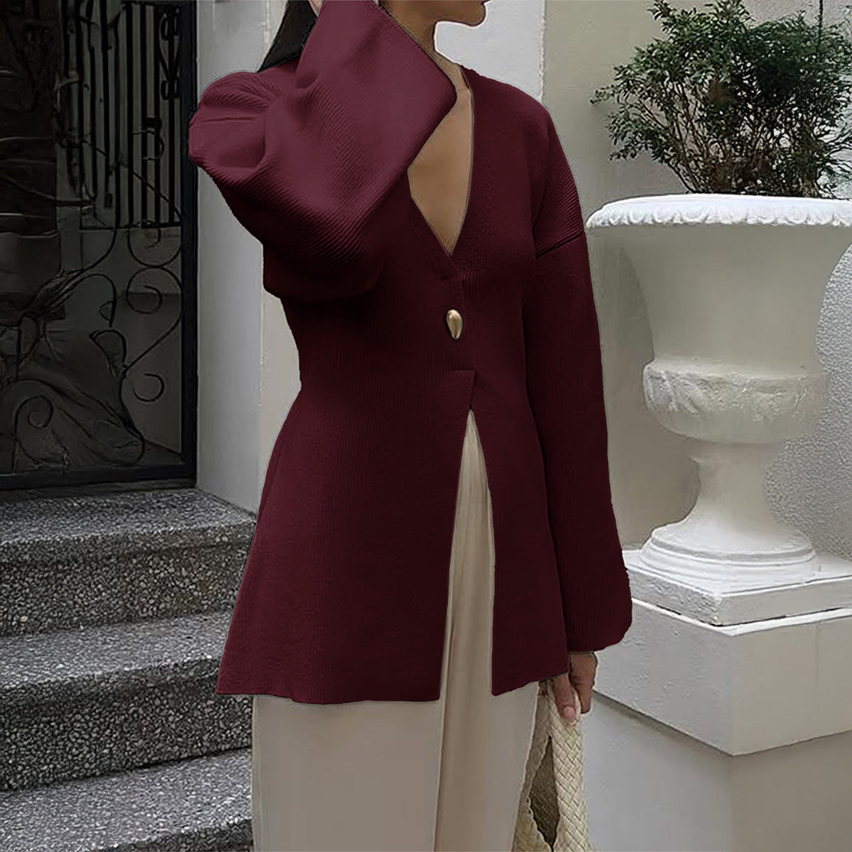 Cardigan fin ajusté pour dames avec décolleté en V, bouton décoratif et fente frontale Echo Archiv