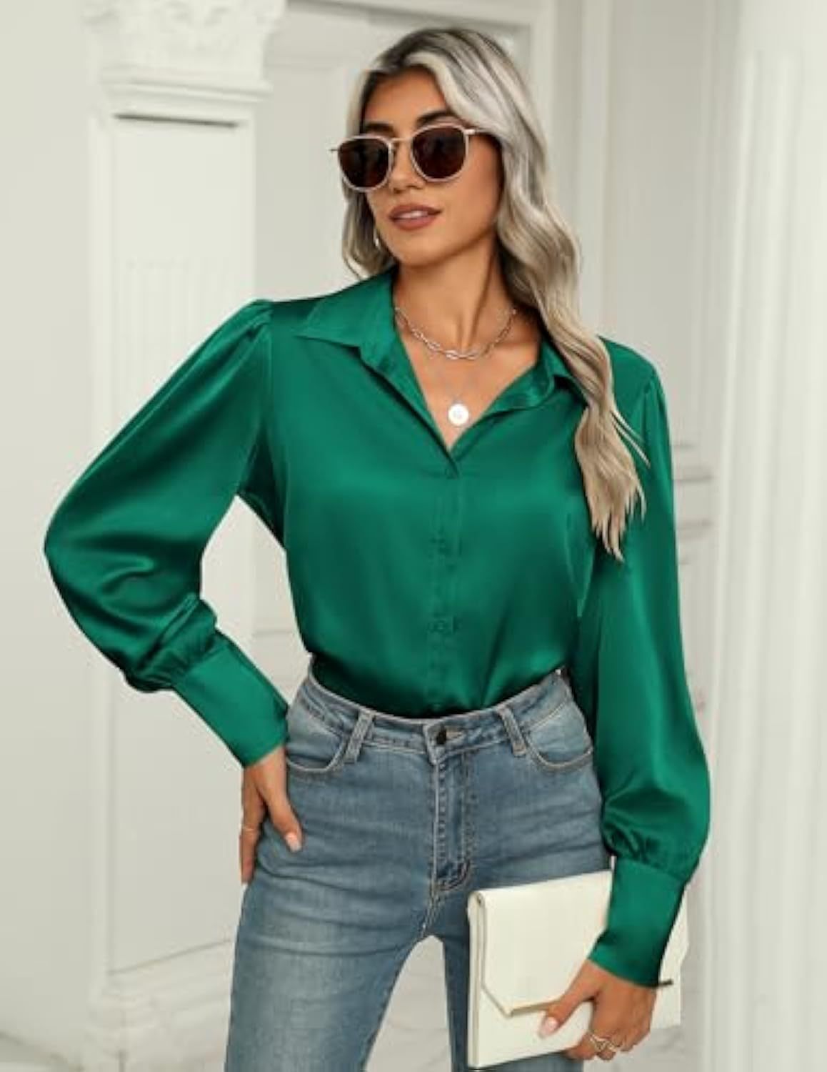Blouse en satin pour femmes avec col chemise, patte de boutonnage cachée et manches longues