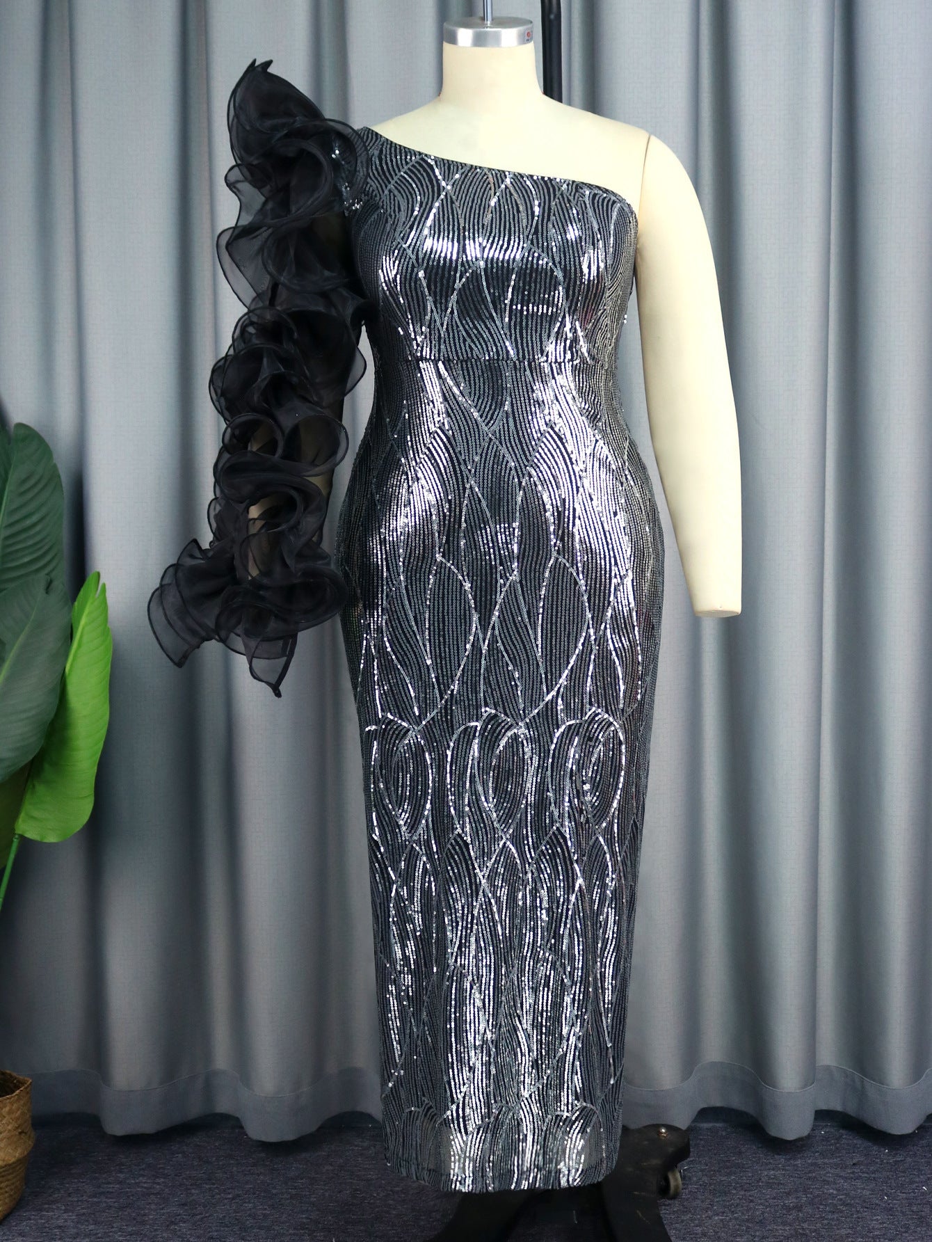 Robe de soirée glamour pour femmes avec design sans épaules et manches volumineuses R&B
