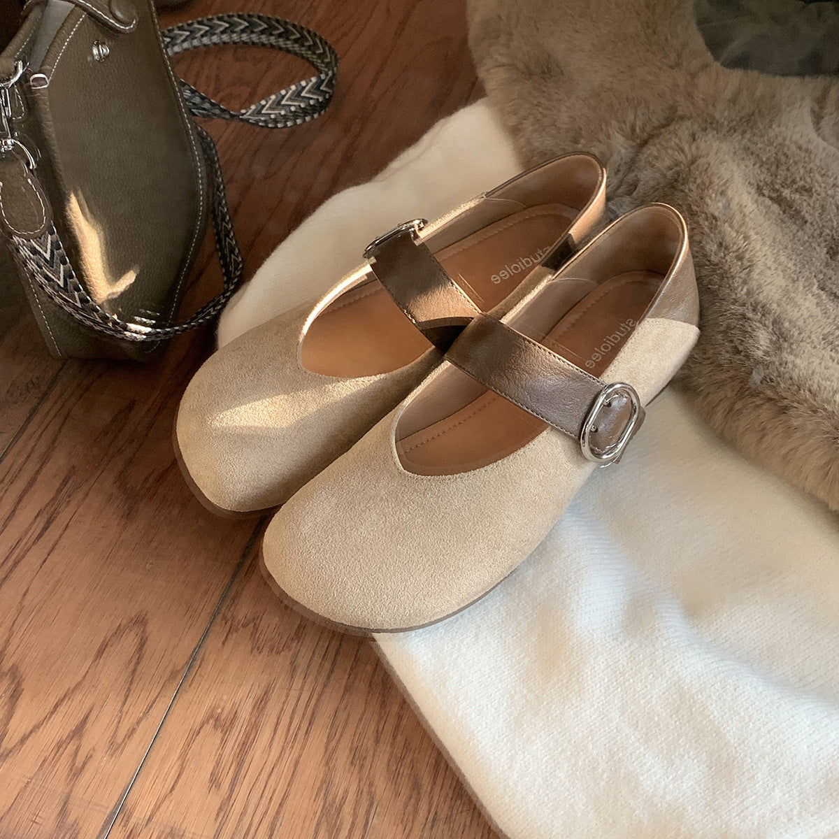 Mocassins à brides confortables pour femmes avec une coupe élégante et une semelle intérieure confortable R&B