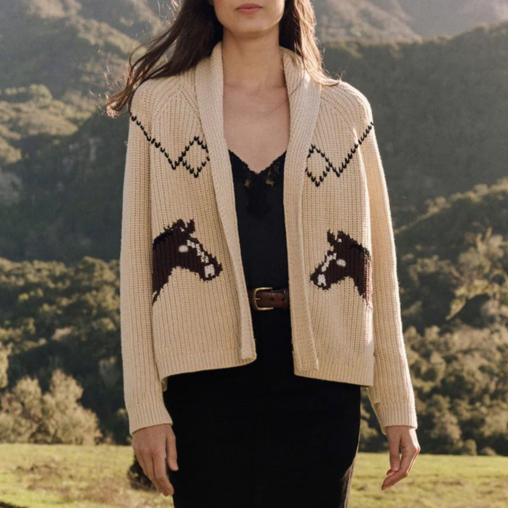 Cardigan en grosse maille pour femmes avec col à revers et intarsie de cheval Echoarchiv