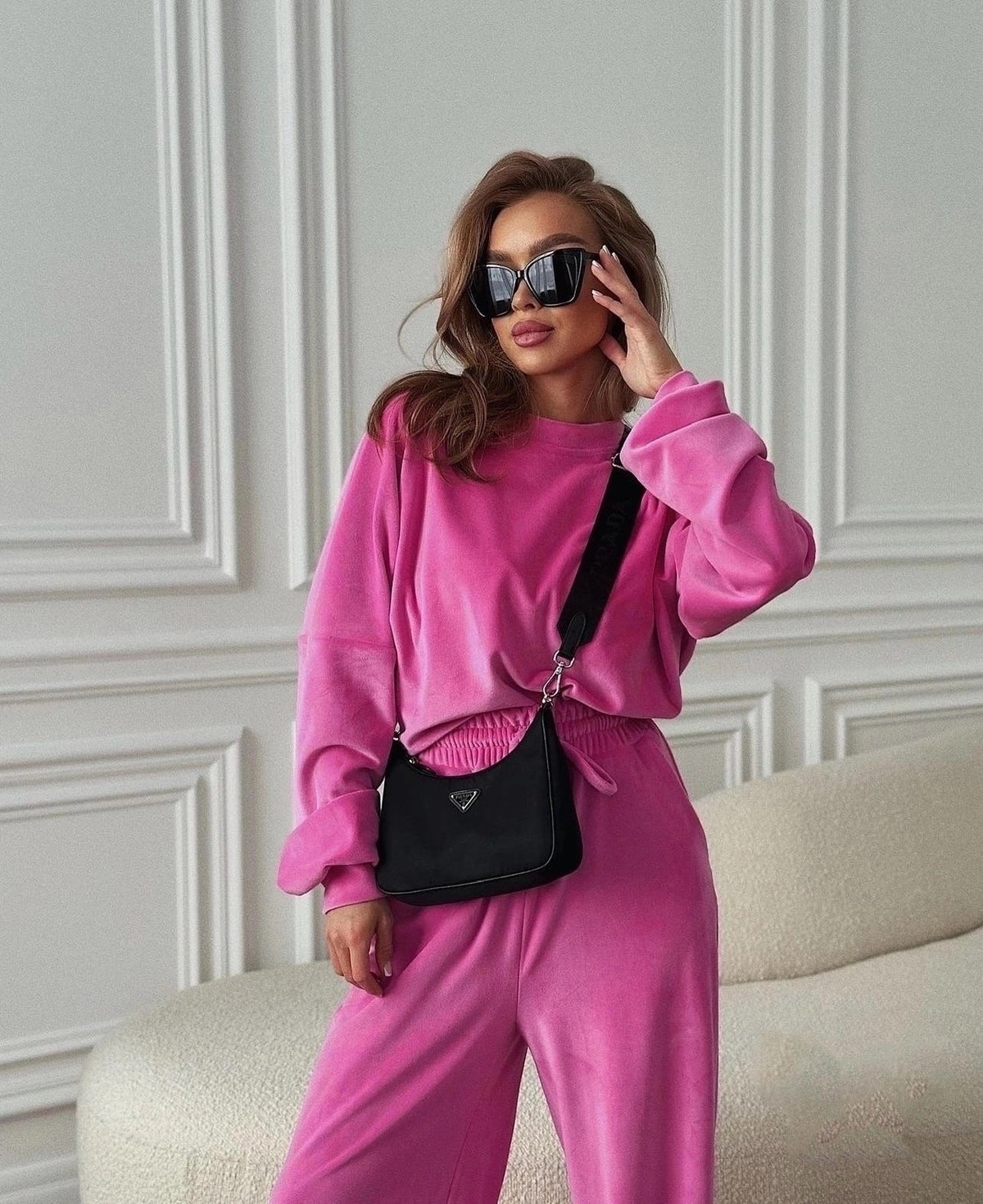 Ensemble de détente en velours luxueux pour femmes avec col rond oversize et jogger taille haute Echo Archiv