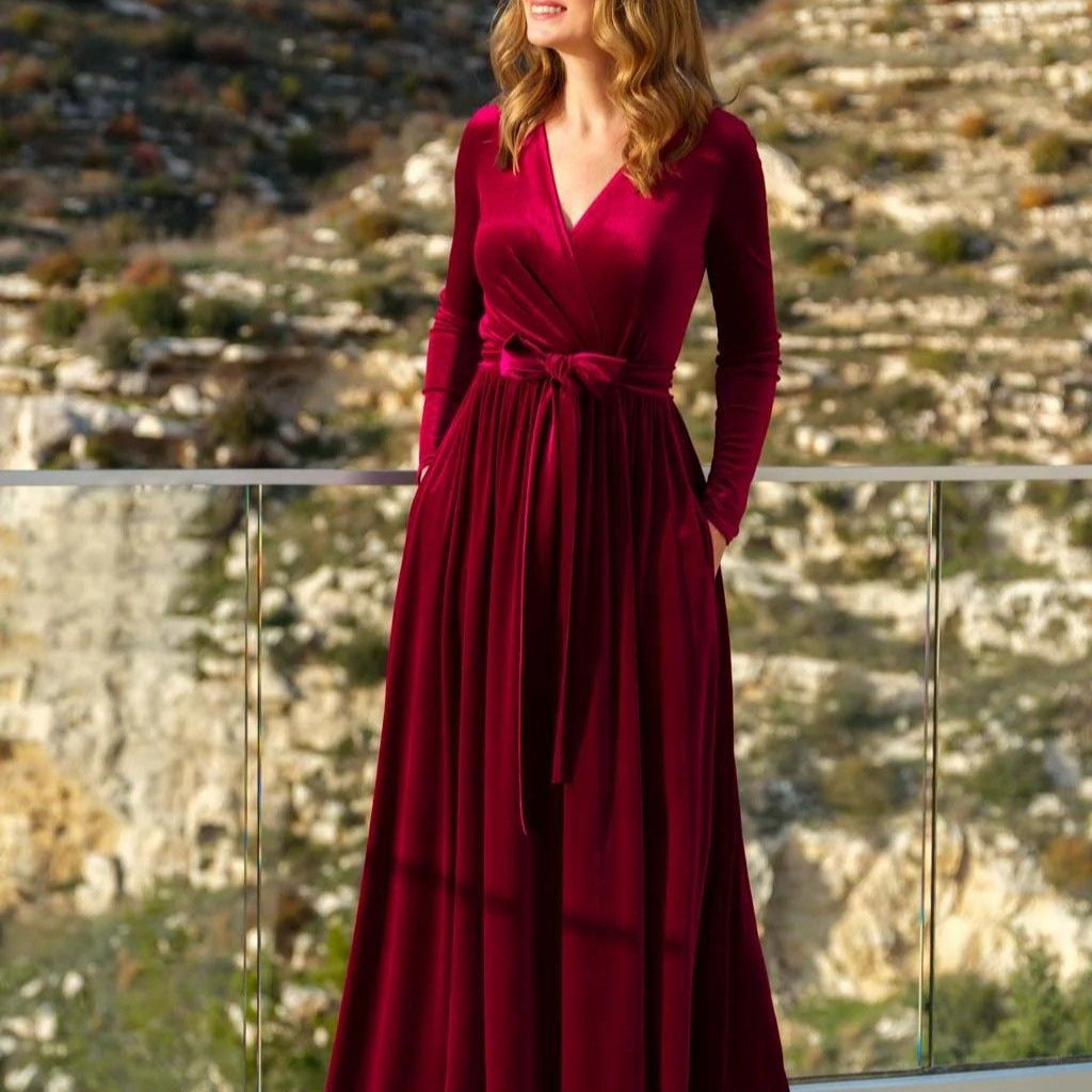 Robe maxi portefeuille élégante en velours pour femmes avec décolleté en V, ceinture à la taille et poches latérales Echo Archiv