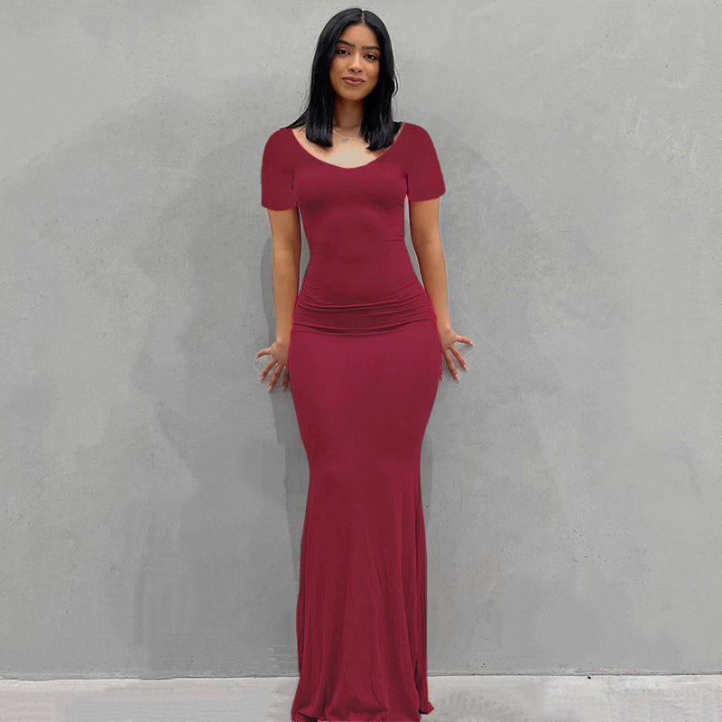 Robe maxi en jersey ajustée pour femmes avec drapés cintrés, manches longues et ourlet évasé Echoarchiv