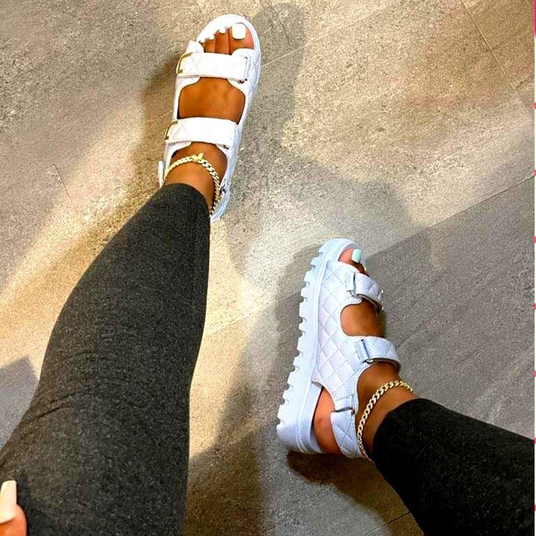 Sandales tendance pour femmes au design moderne R&B