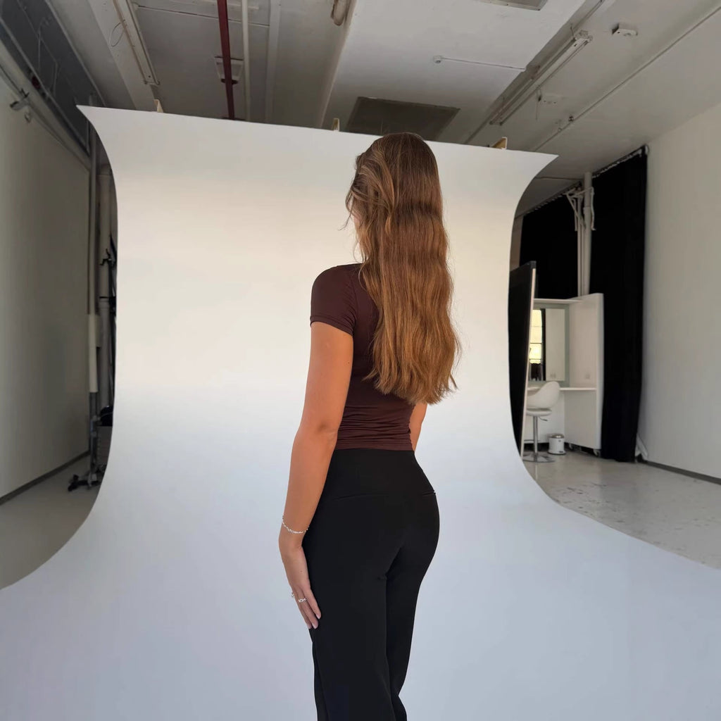 T-shirt ajusté pour femmes avec décolleté en forme de clé R&B