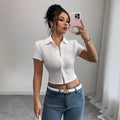Blouse courte cintrée sans manches avec structure crêpe col chemise et patte de boutonnage R&B