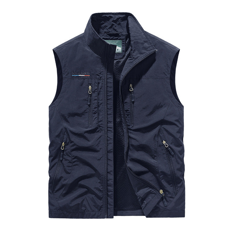Gilet léger pour hommes de la marque Echo Archiv avec de nombreuses poches zippées