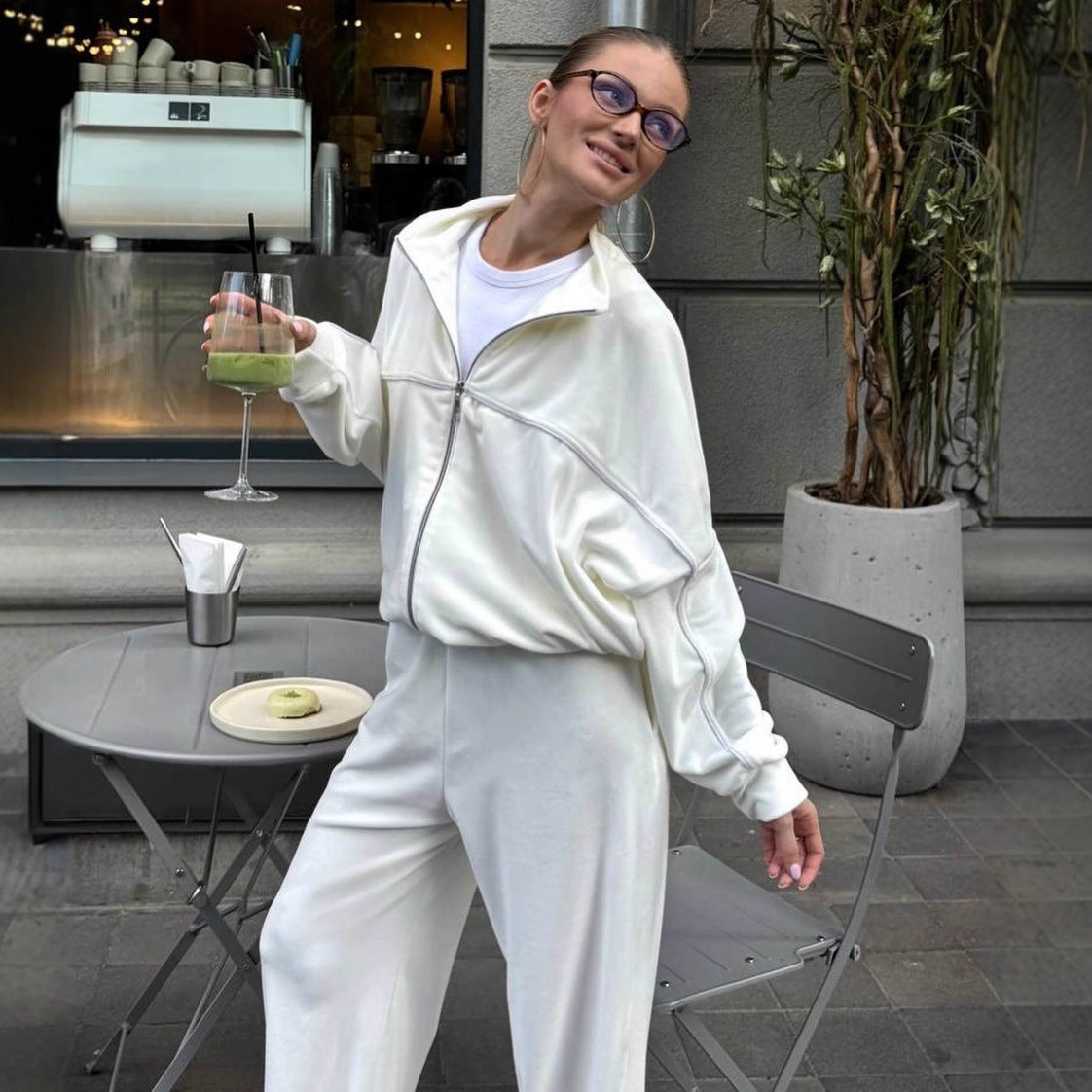 Ensemble moderne en velours pour femmes avec col montant zippé et pantalon palazzo fluide Echo Archiv