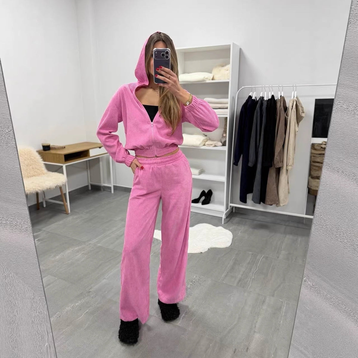 Ensemble en velours côtelé doux pour femmes avec veste à capuche courte et pantalon confortable Echo Archiv