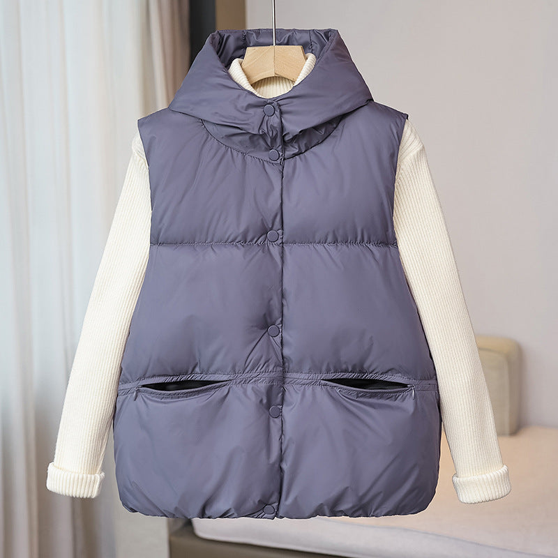 Gilet thermique sans manches pour femmes avec col montant volumineux, patte de boutonnage dissimulée et poches zippées sur les côtés Echo Archiv