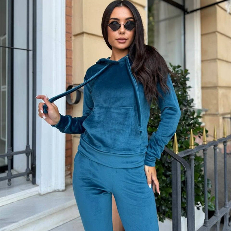 Ensemble lounge en velours doux pour femmes avec sweat à capuche et jogging tapered Echo Archiv