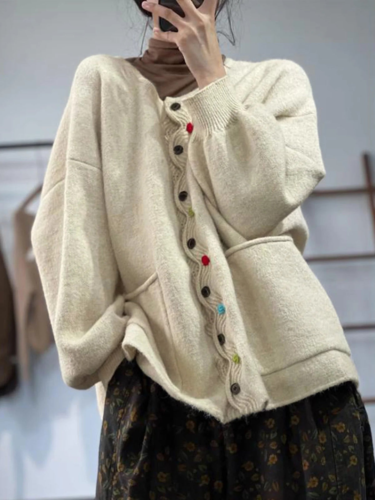 Cardigan en tricot oversized pour femmes avec patte de boutonnage décorative et poches plaquées Echo Archiv
