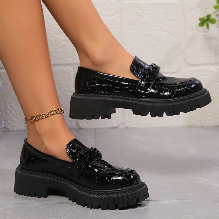 Mocassins pour femmes avec plateforme robuste et structure de surface brillante R&B