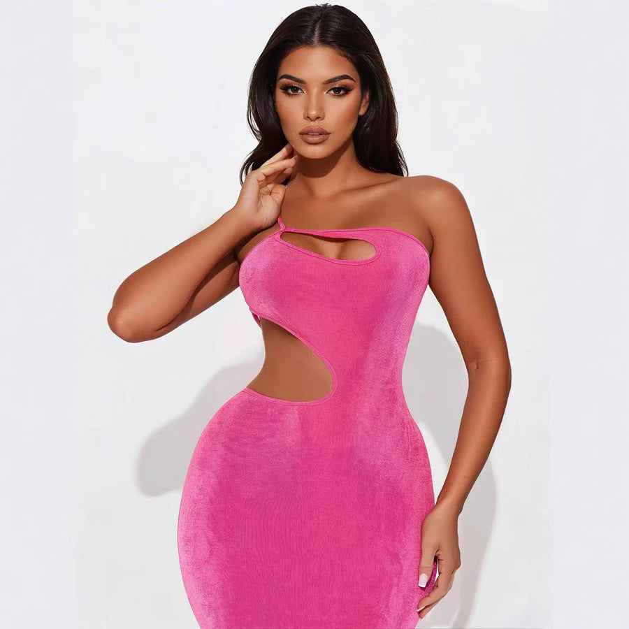 Robe maxi ajustée pour femmes avec décolleté plongeant et détails découpés R&B