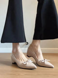 Pompes Slingback élégantes pour femmes avec une fine lanière et un talon bloc confortable R&B