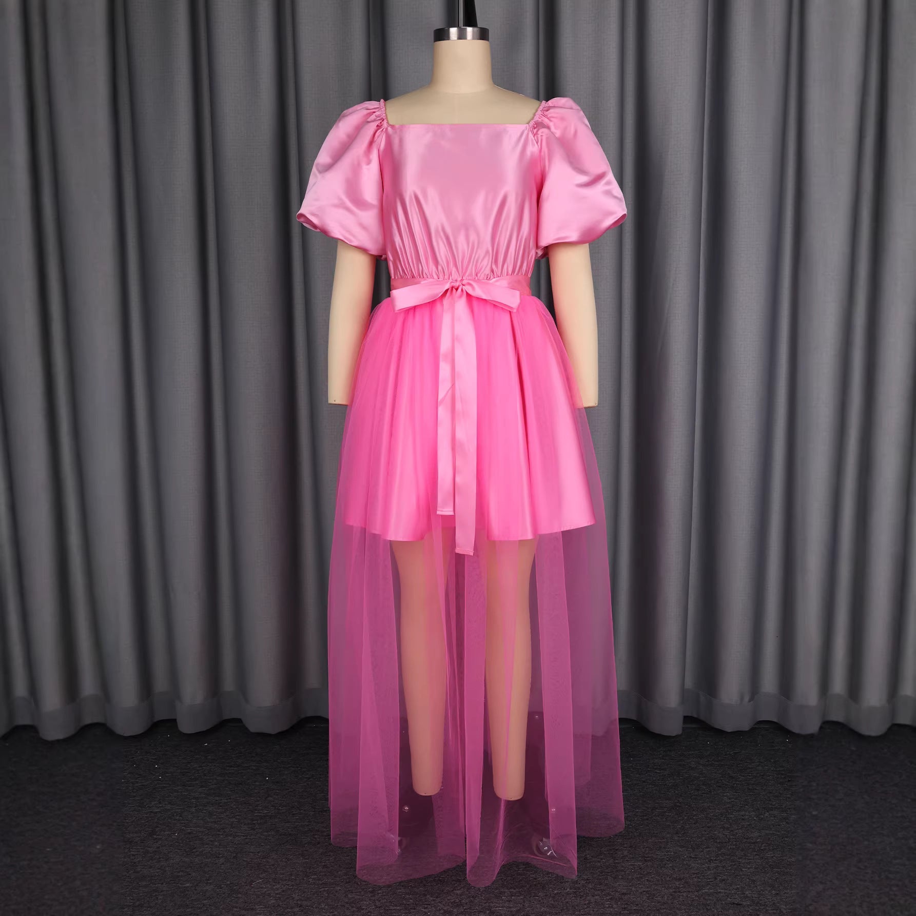 Robe légère pour femmes avec jupe en tulle chic et manches bouffantes R&B
