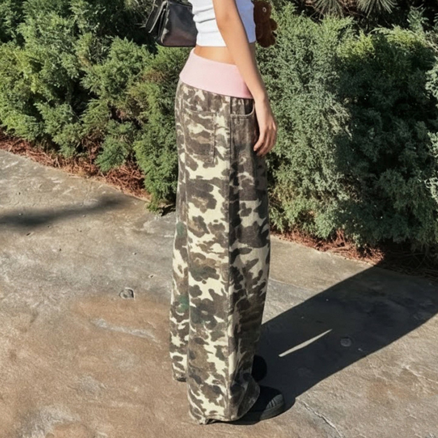 Pantalon de lounge pour femmes avec taille élastique, motif camouflage et confort extensible Echo Archiv