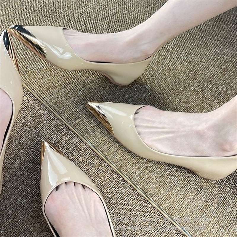 Ballerines élégantes pour femmes à bout pointu avec surface brillante R&B