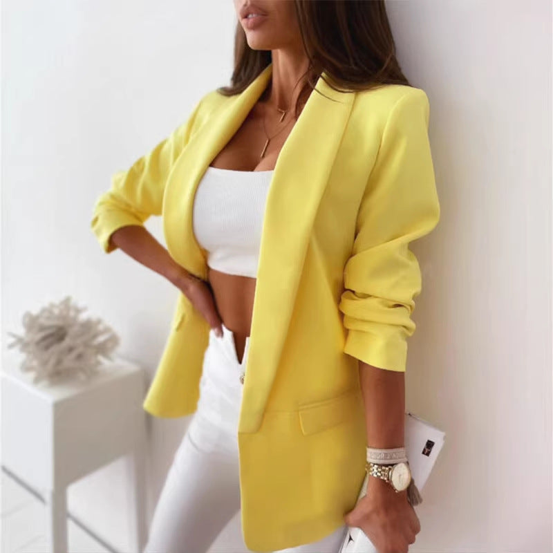 Blazer long à carreaux pour femmes avec coupe décontractée, poches plaquées et manches trois-quarts