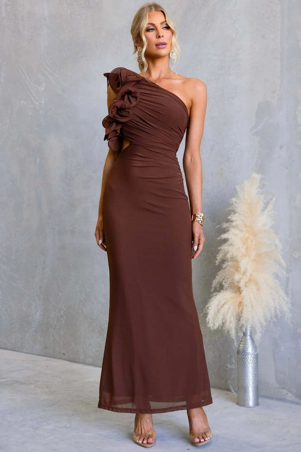Robe maxi femme à une épaule avec volants