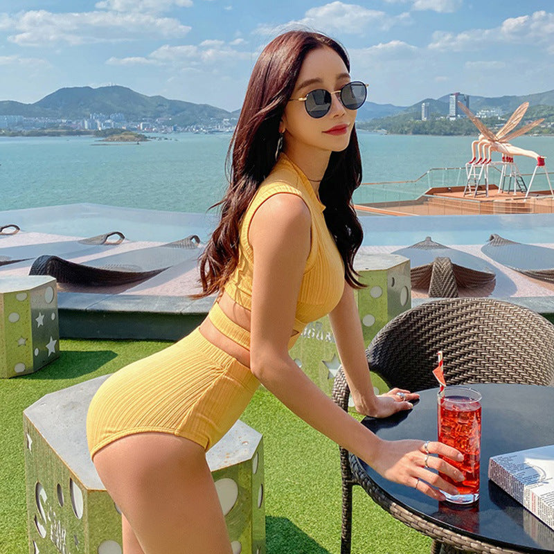 Ensemble de bikini femme à col montant avec coupe asymétrique R&B