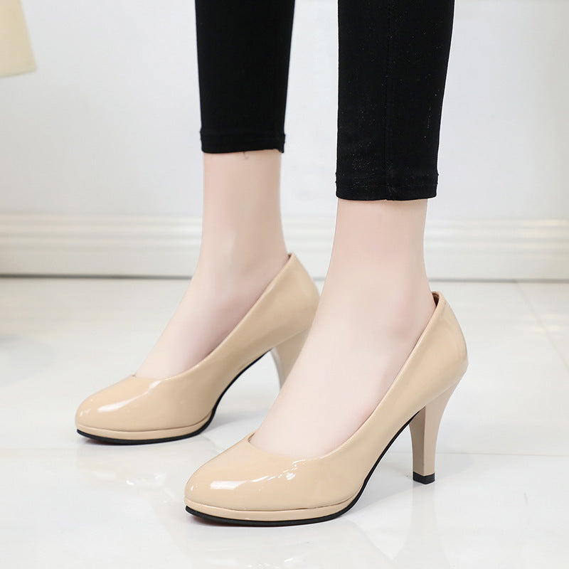 Pompes classiques pour femmes avec un élégant talon bloc et un rembourrage intérieur confortable R&B
