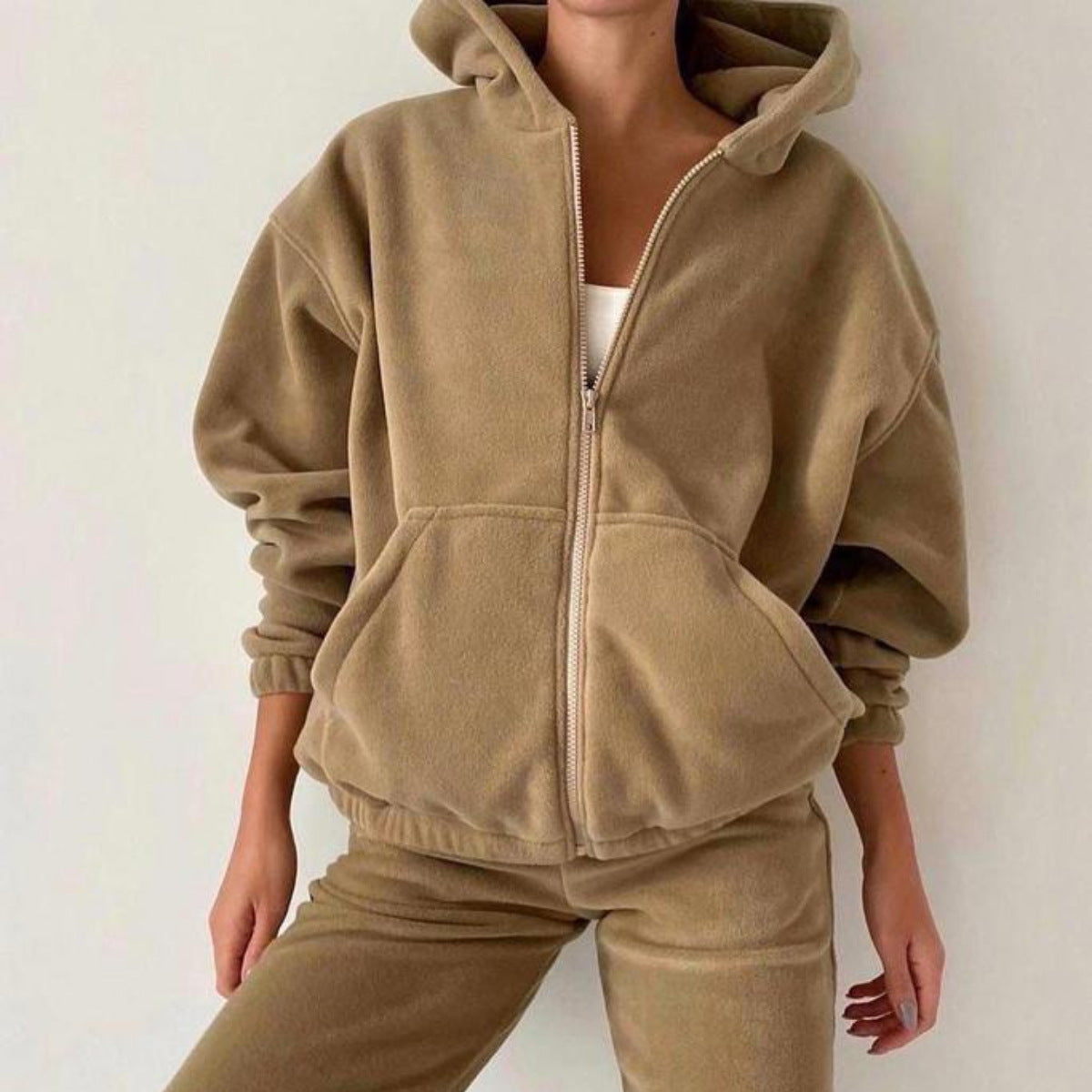 Ensemble de sweat à capuche oversize pour femmes avec poche kangourou et pantalon de jogging cargo