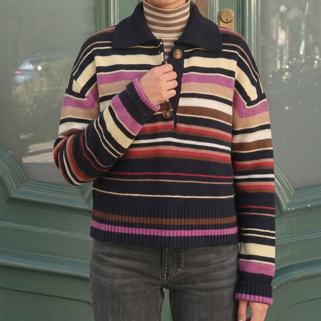 Pull en tricot rayé pour femmes avec col polo et patte de boutonnage Echoarchiv