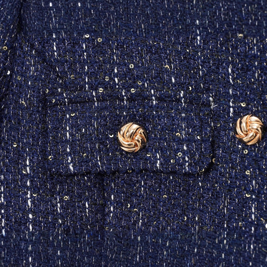 Veste courte féminine à boutons dorés