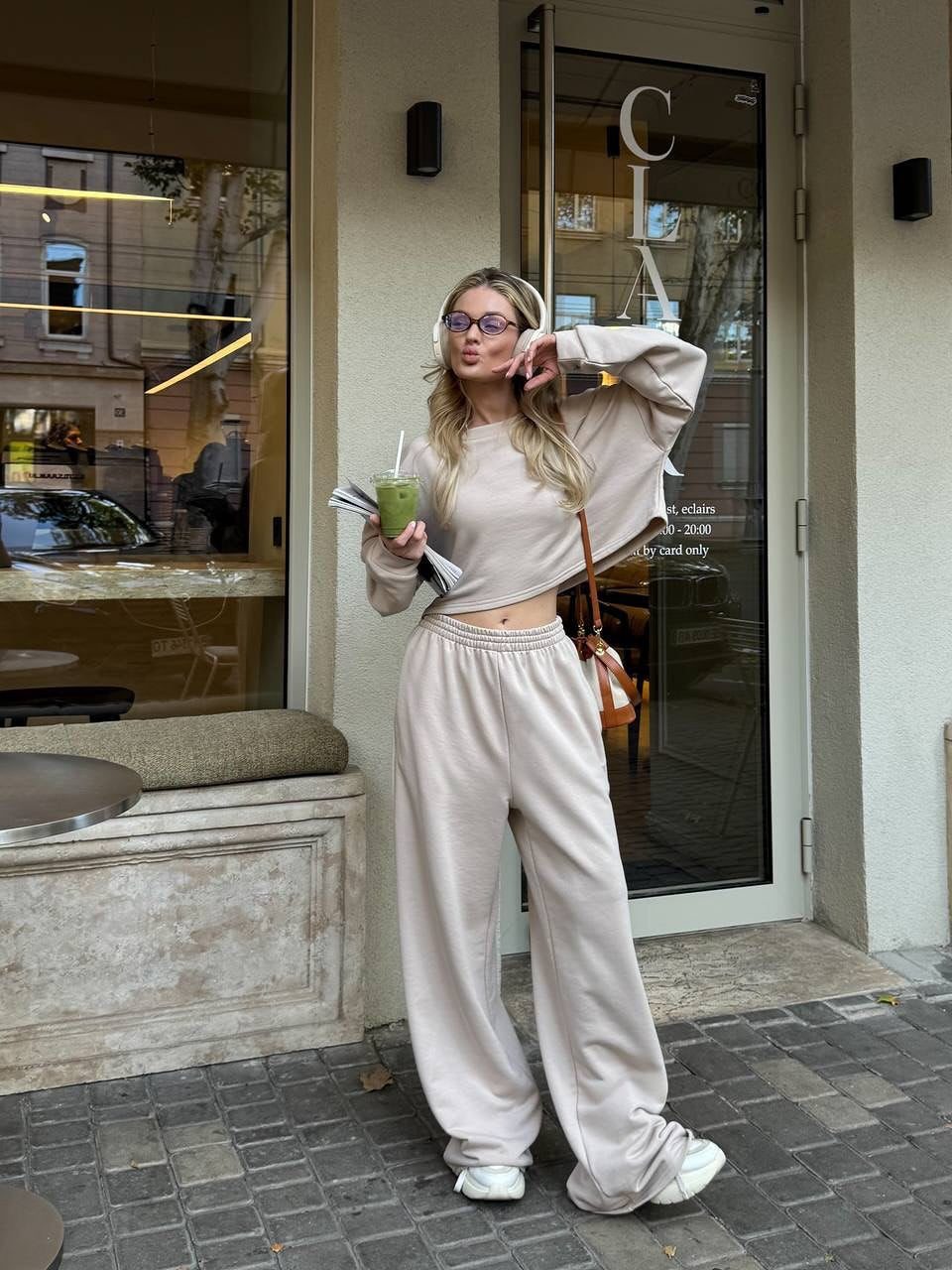 Ensemble Relaxed pour Femmes avec Sweat-Shirt Court à Col Rond et Pantalon Jogging Palazzo Taille Haute Écho Archiv