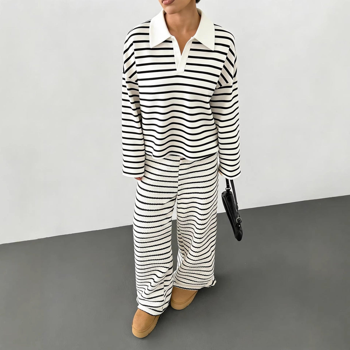 Pull en tricot rayé pour femmes avec col polo et manches oversize Echoarchiv
