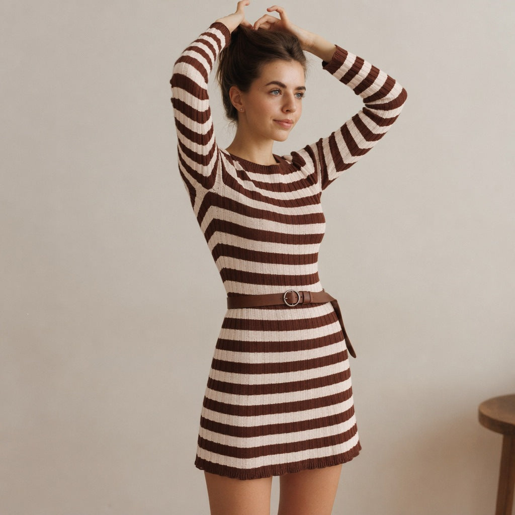 Robe tricotée ajustée pour femmes avec col rond et manches longues