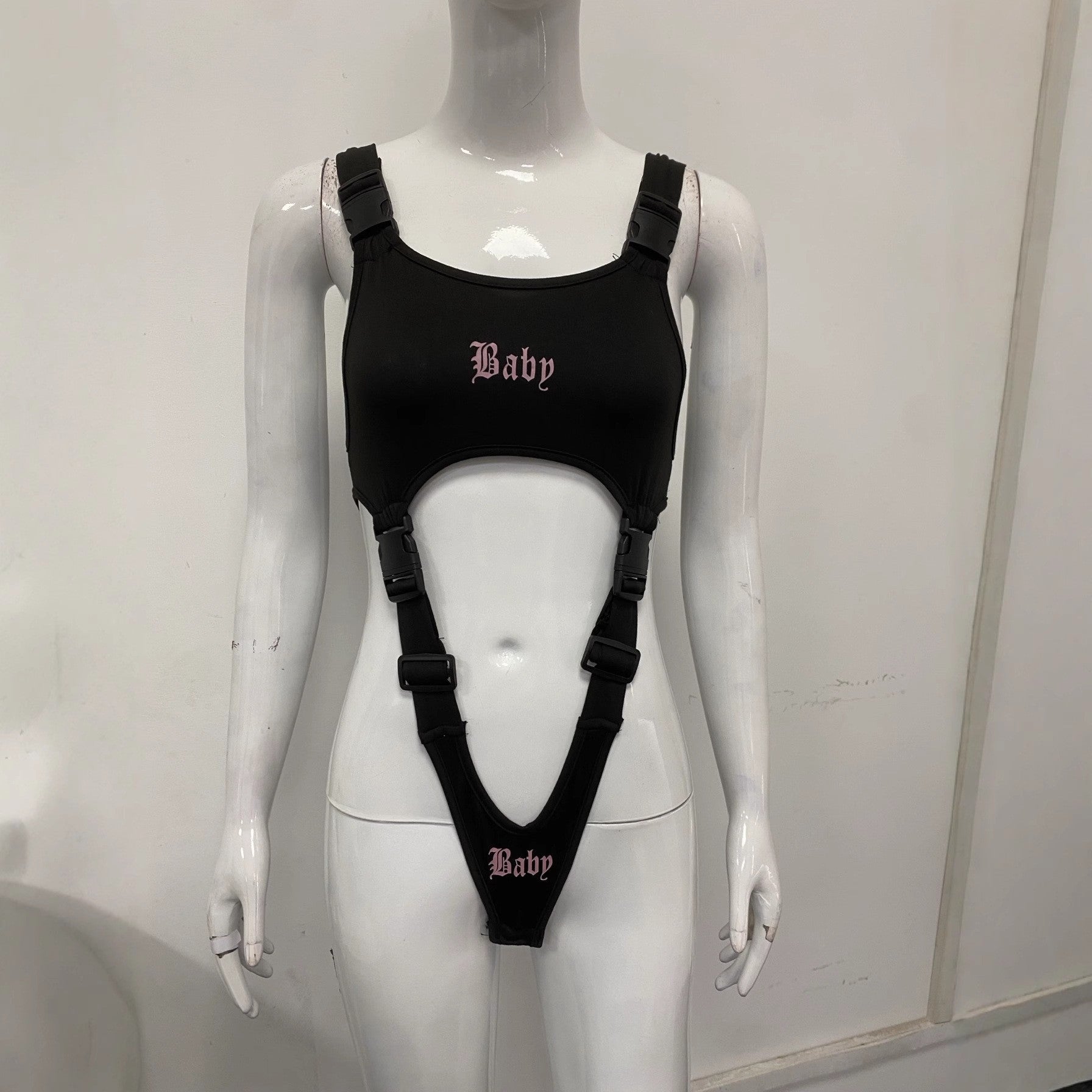Body enveloppant pour femmes avec un design unique et des bretelles réglables R&B