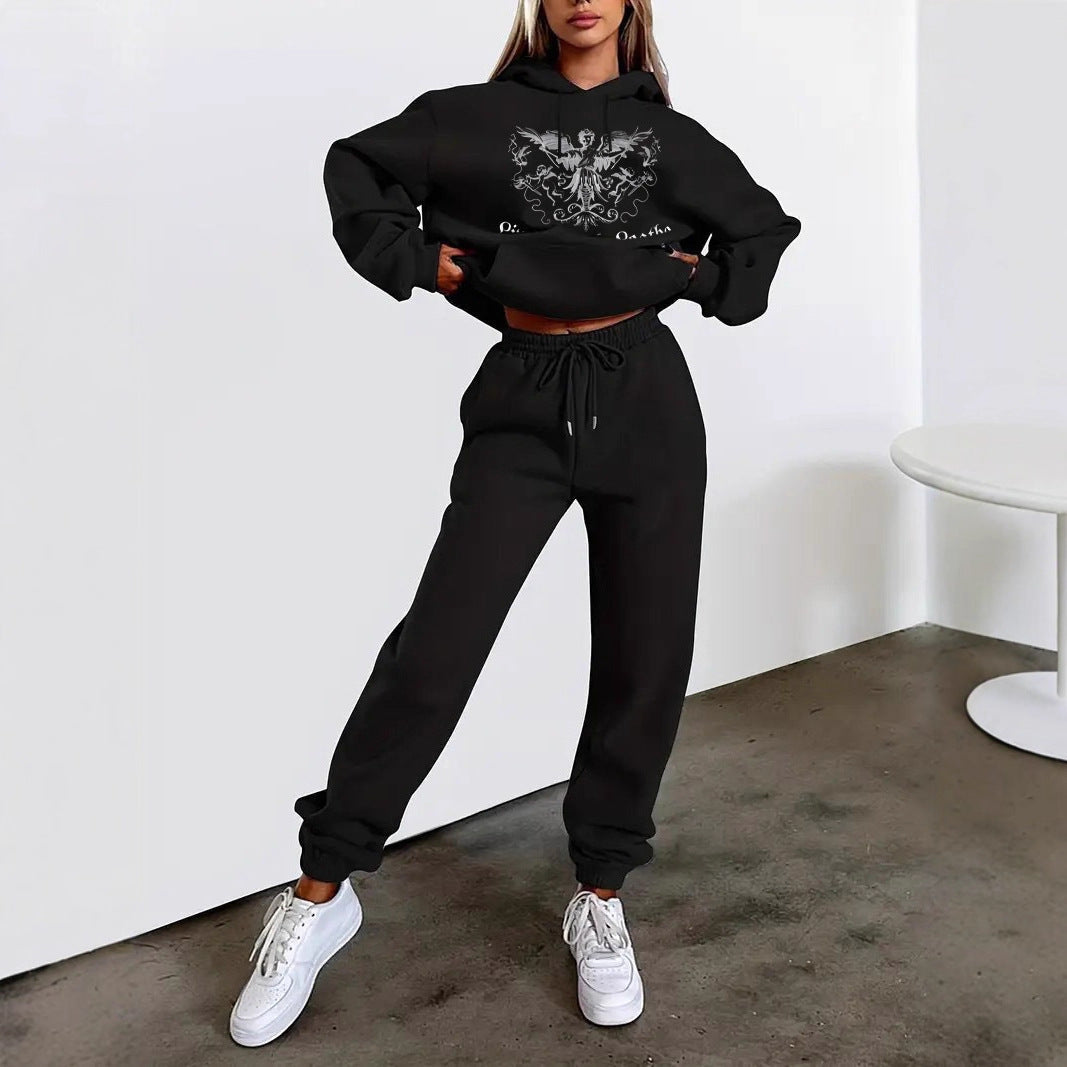 Ensemble de lounge pour femmes en deux parties, sweat à capuche court et jogging taille haute avec motif d'ange et taille élastique Echo Archiv