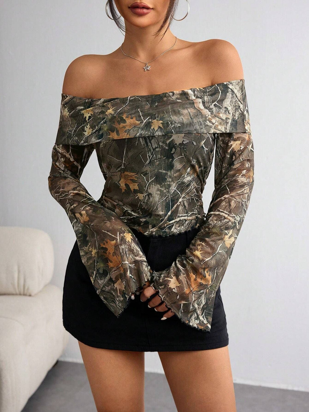 Top à manches longues sans épaules pour femmes avec motif camouflage et manches évasées R&B